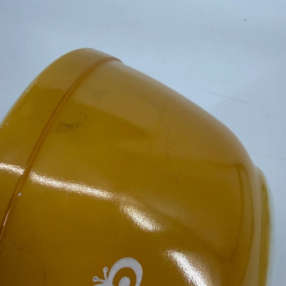 Vintage 70s Pyrex Butterfly Gold 401‎ Mixing Bowl 1.5 Pt Mustard Yellow Floral